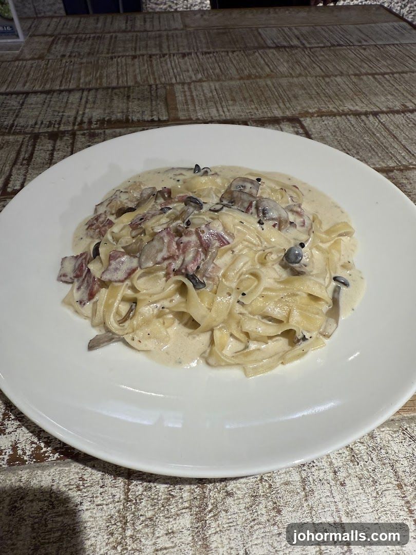 Fettuccine Alfredo with Mushrooms and Bacon