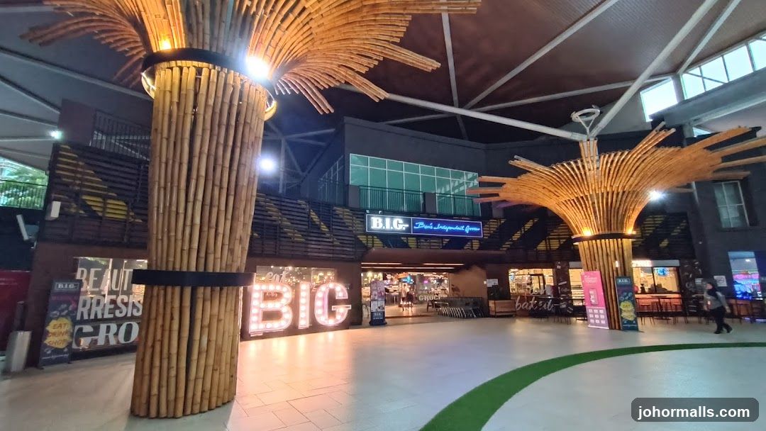 Indoor shopping mall with bamboo decor