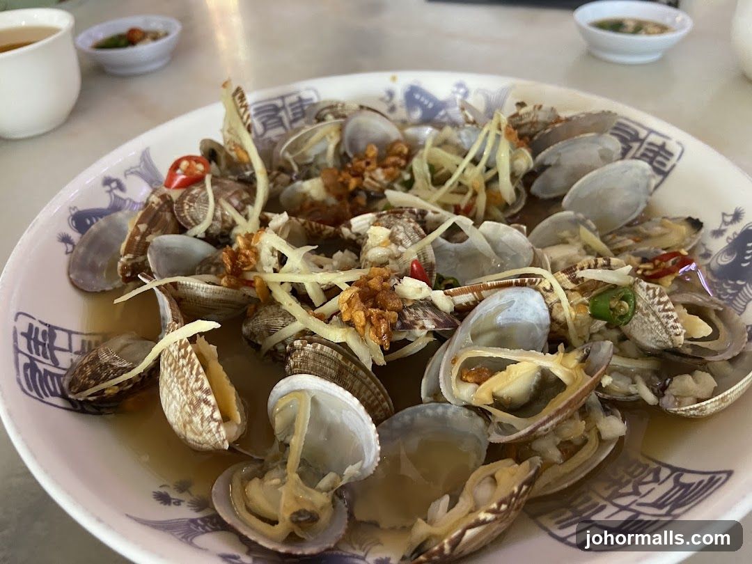 Steamed Clams with Ginger and Chili