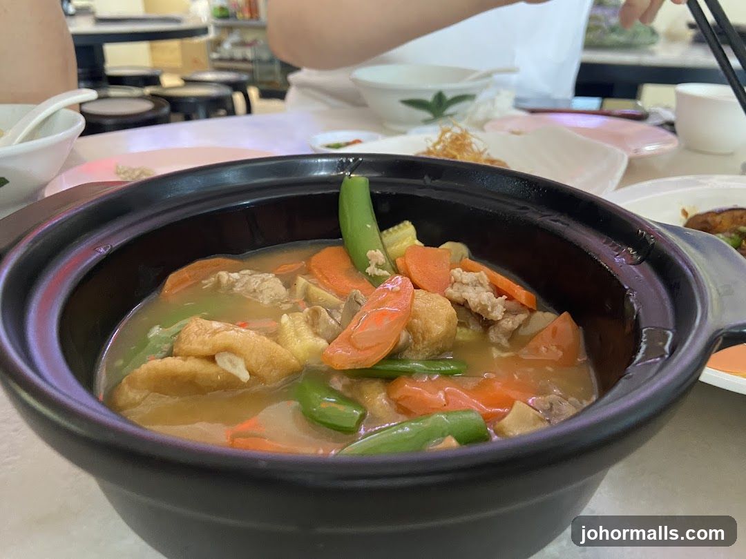Stewed Dish with Vegetables and Tofu