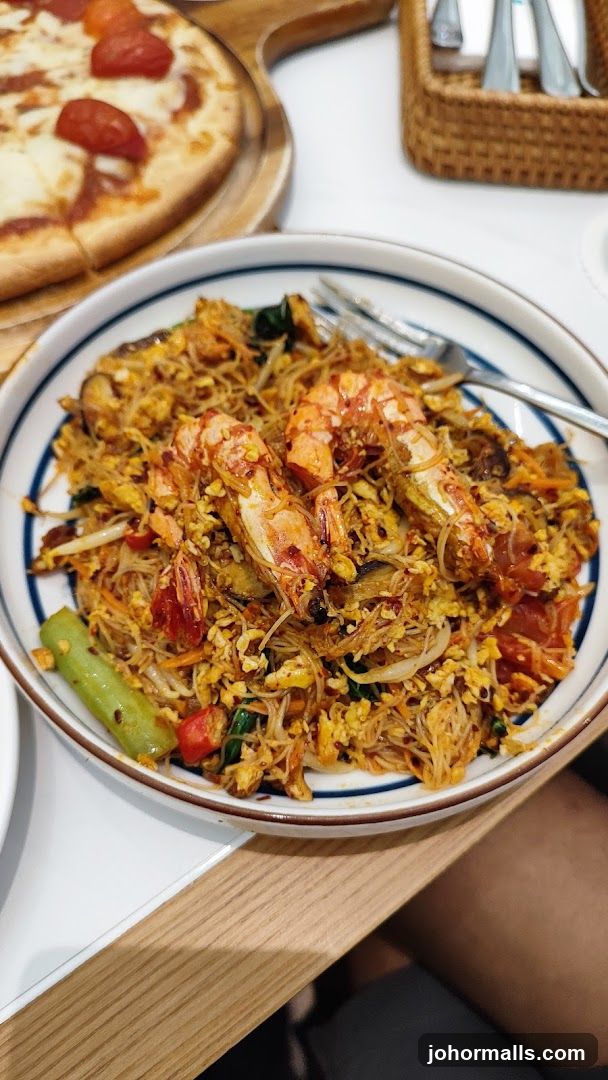 Noodles with Shrimp and Pizza