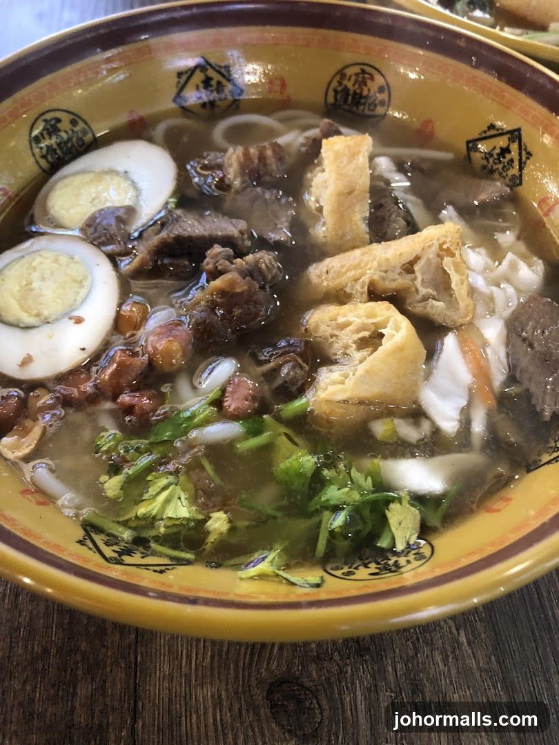 Noodle Soup with Beef and Egg