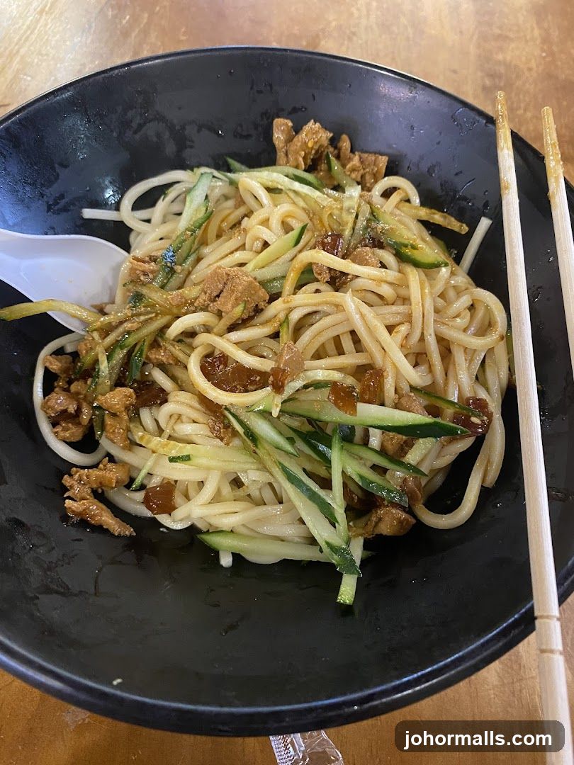 Noodles with Cucumber and Meat