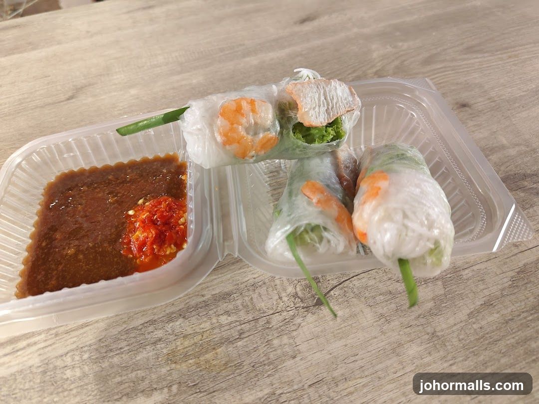 Fresh Spring Rolls with Dipping Sauce