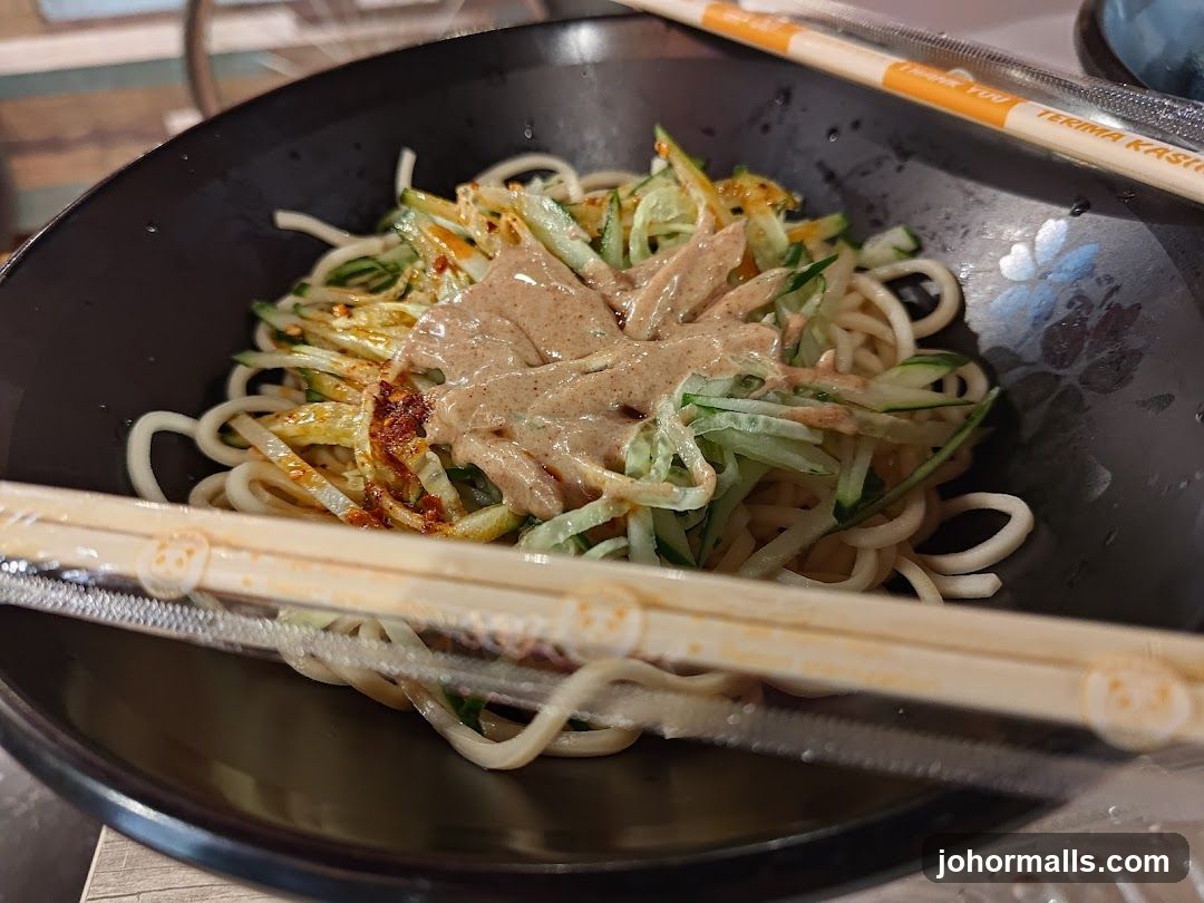 Noodles with Cucumber and Sauce