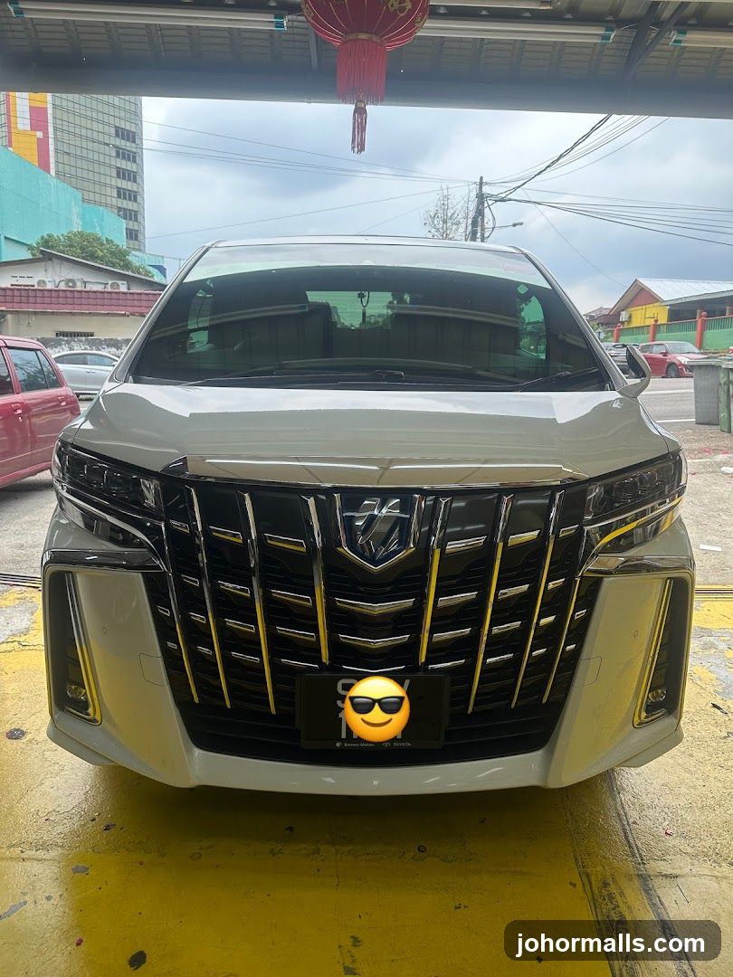 White Car Grille