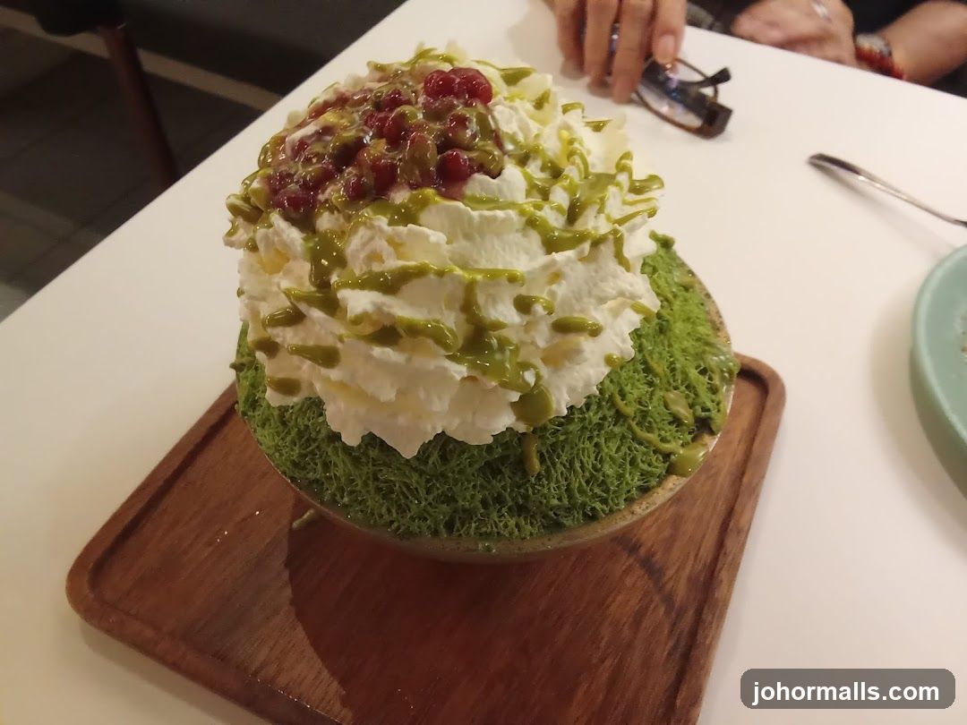 Matcha shaved ice dessert