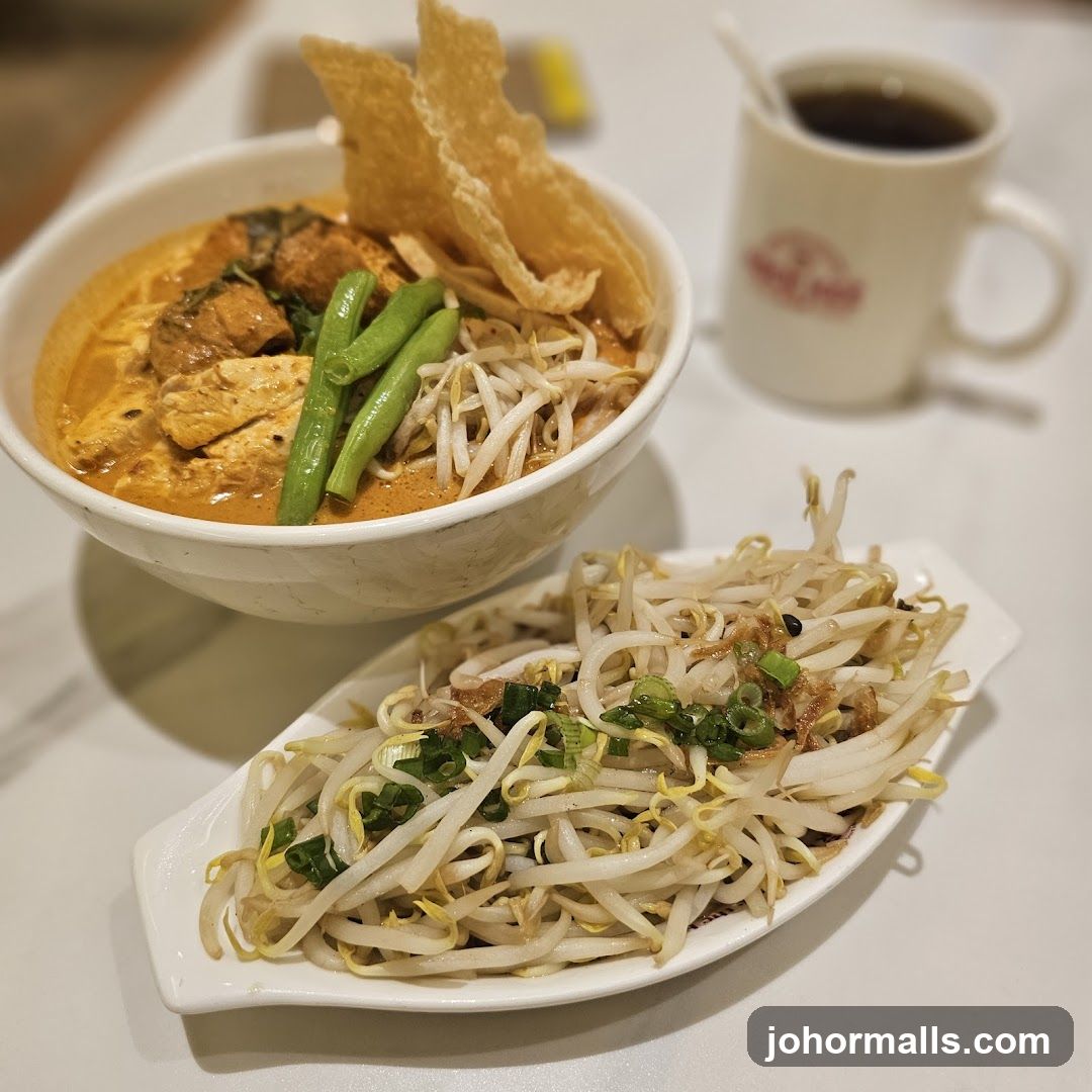 Curry Laksa with Bean Sprouts and Drink