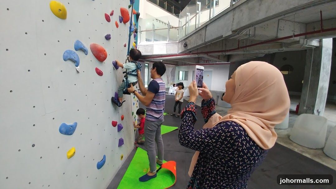 Camp5 Climbing Gym Paradigm