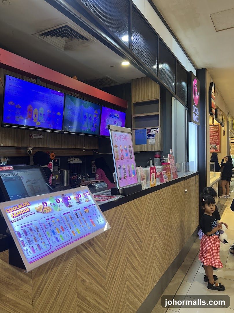 CoolBLOQ Smoothie Shop Interior