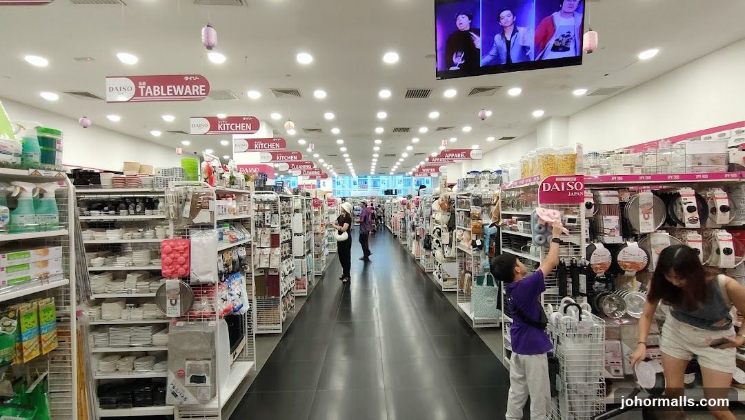 DAISO Store Interior