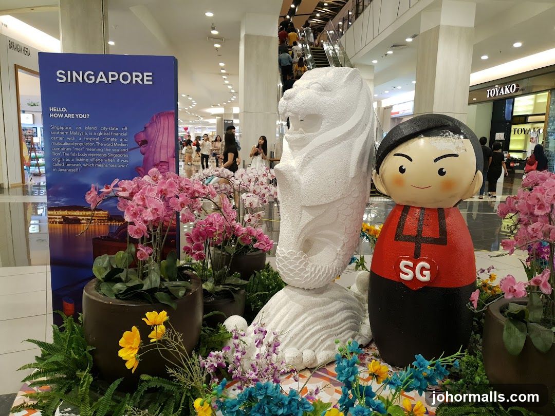 Singapore-themed display in shopping mall