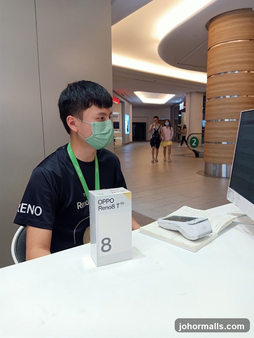 OPPO Reno8 T 5G Storefront Interior