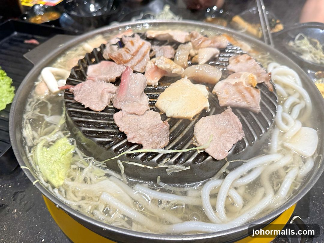 Grilled meat and noodles dish