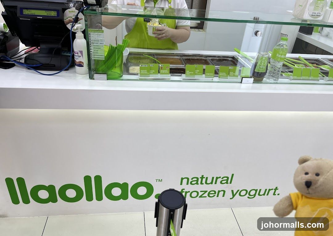Llaollao Frozen Yogurt Counter