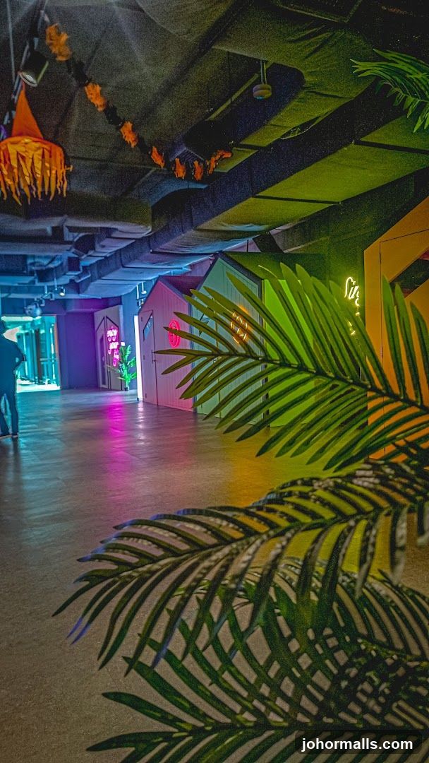 Interior hallway with tropical decor
