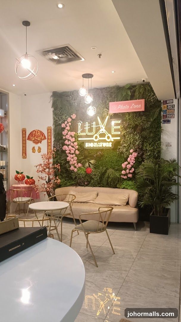 LUXE Signature