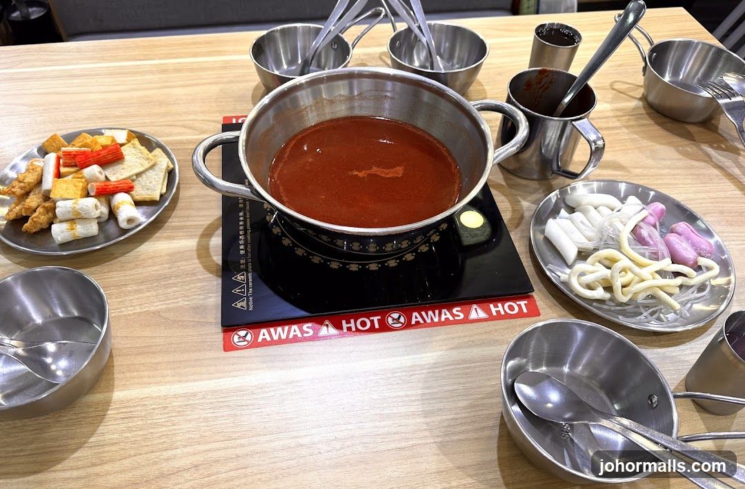 Hot Pot Dining Setup