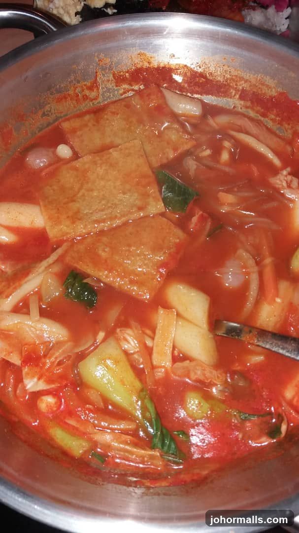 Stir-fried dish in a pot