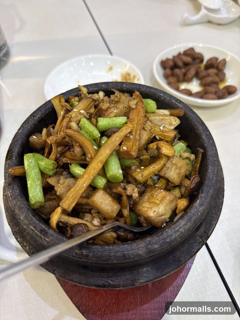Dish served in stone pot
