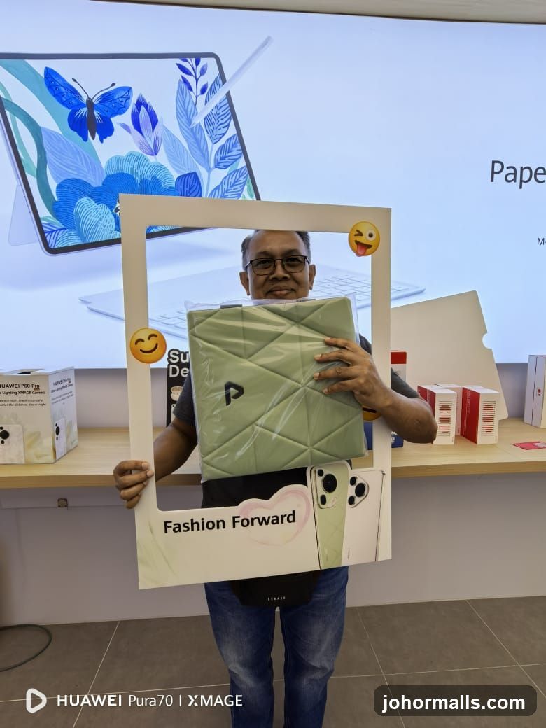 Huawei Store Interior