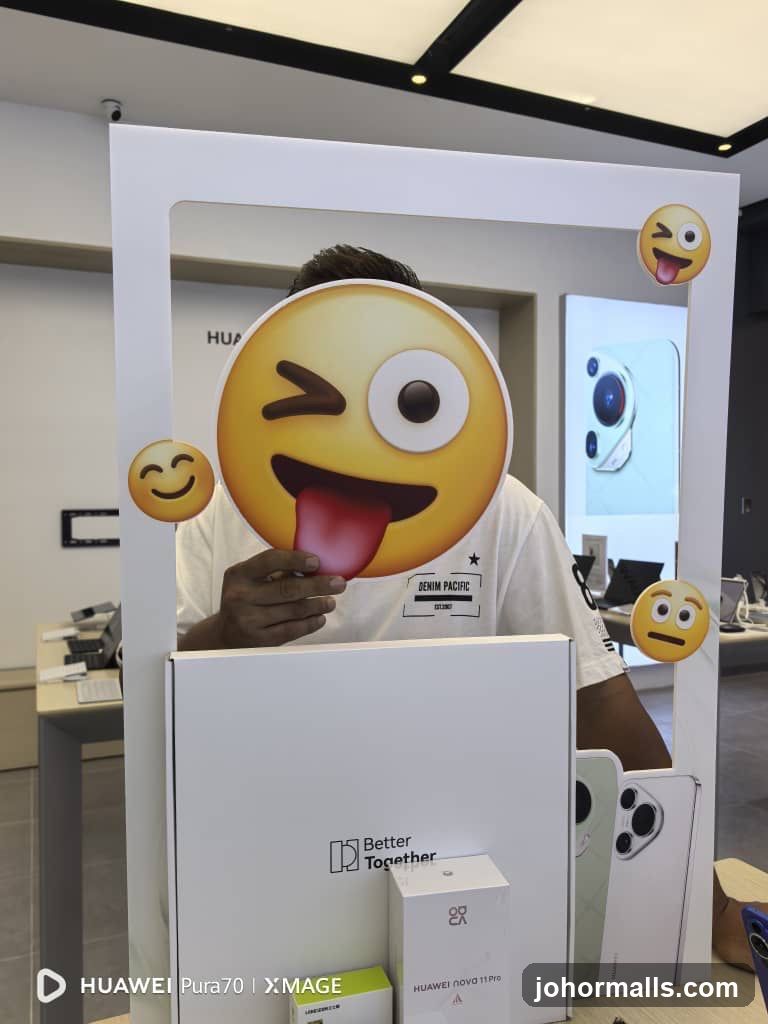 Huawei Store Interior