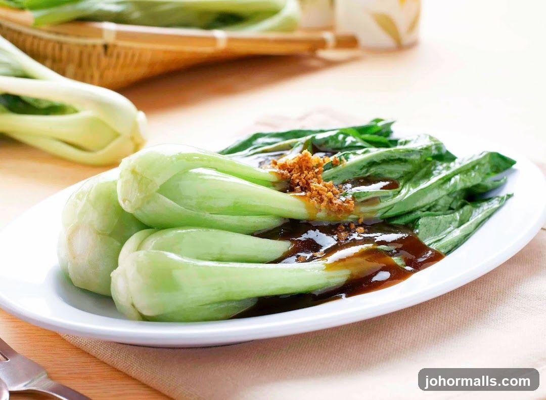 Steamed Bok Choy with Garlic and Sauce