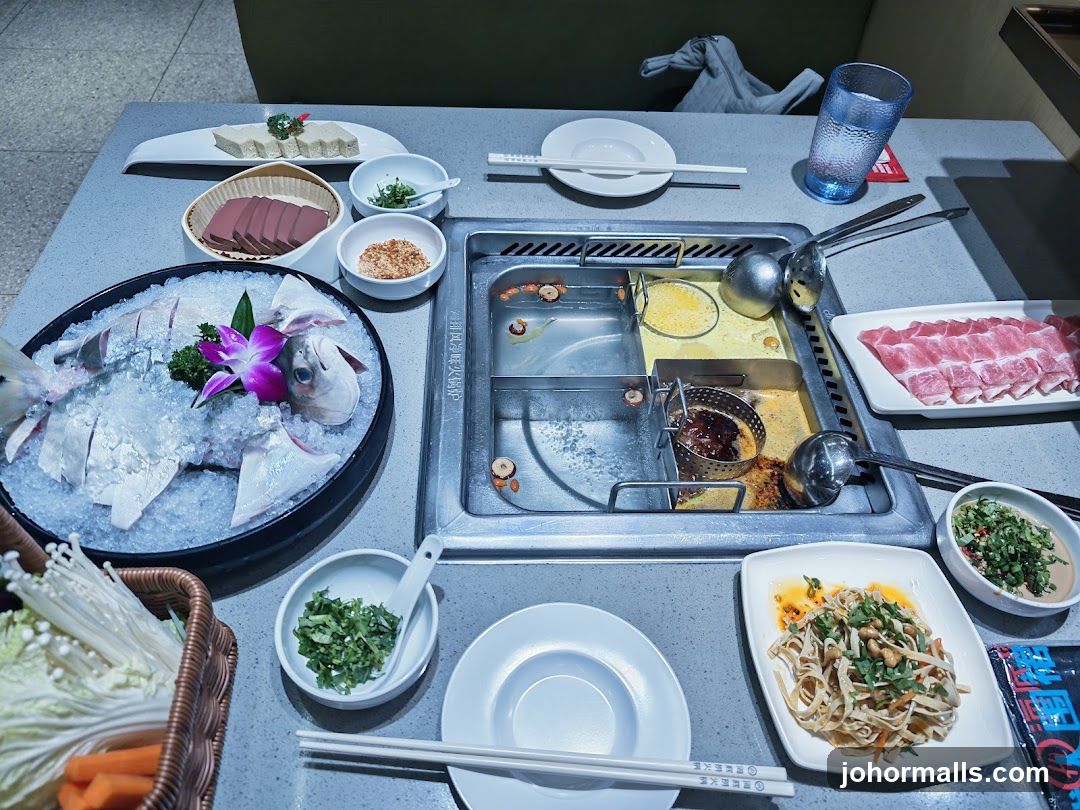 Hot Pot Dining Table Setup