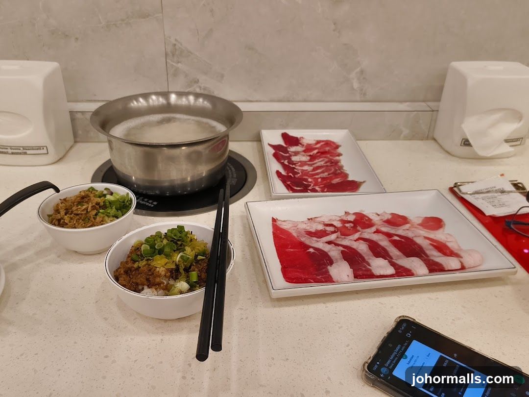 Hot Pot Dining Setup