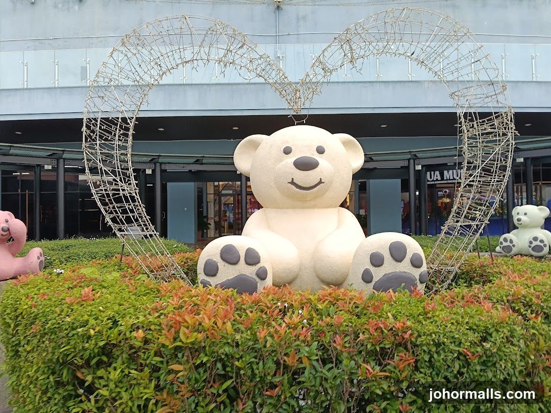 Outdoor Teddy Bear Display