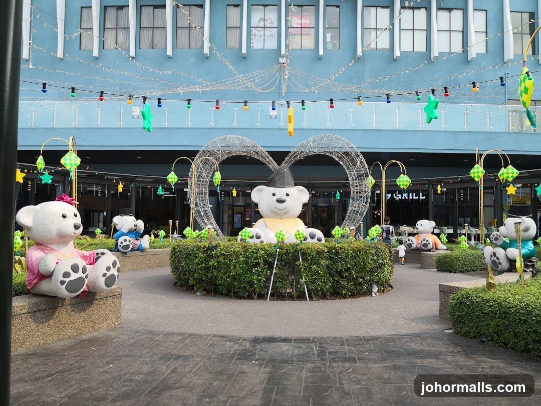 Outdoor Teddy Bear Decorations at Shopping Complex