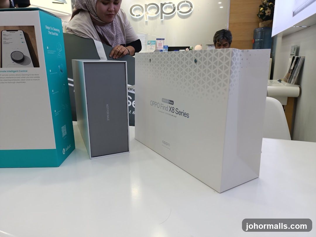 OPPO Store Interior