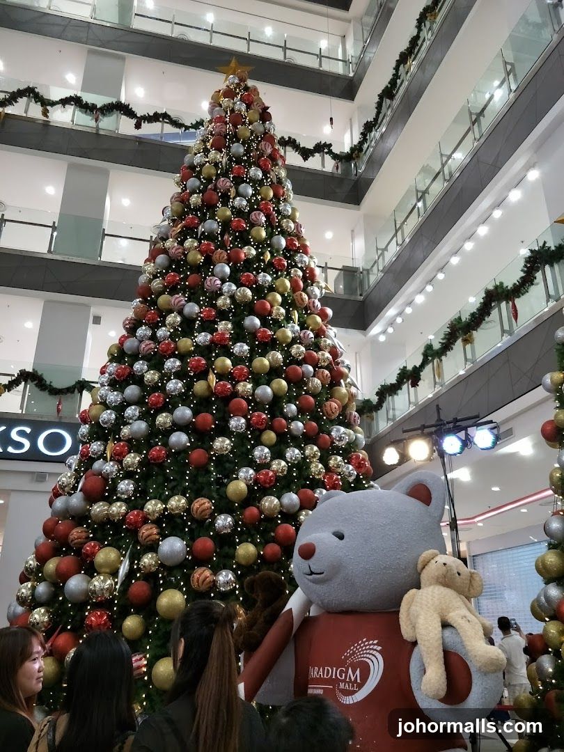 Paradigm Mall Christmas Display