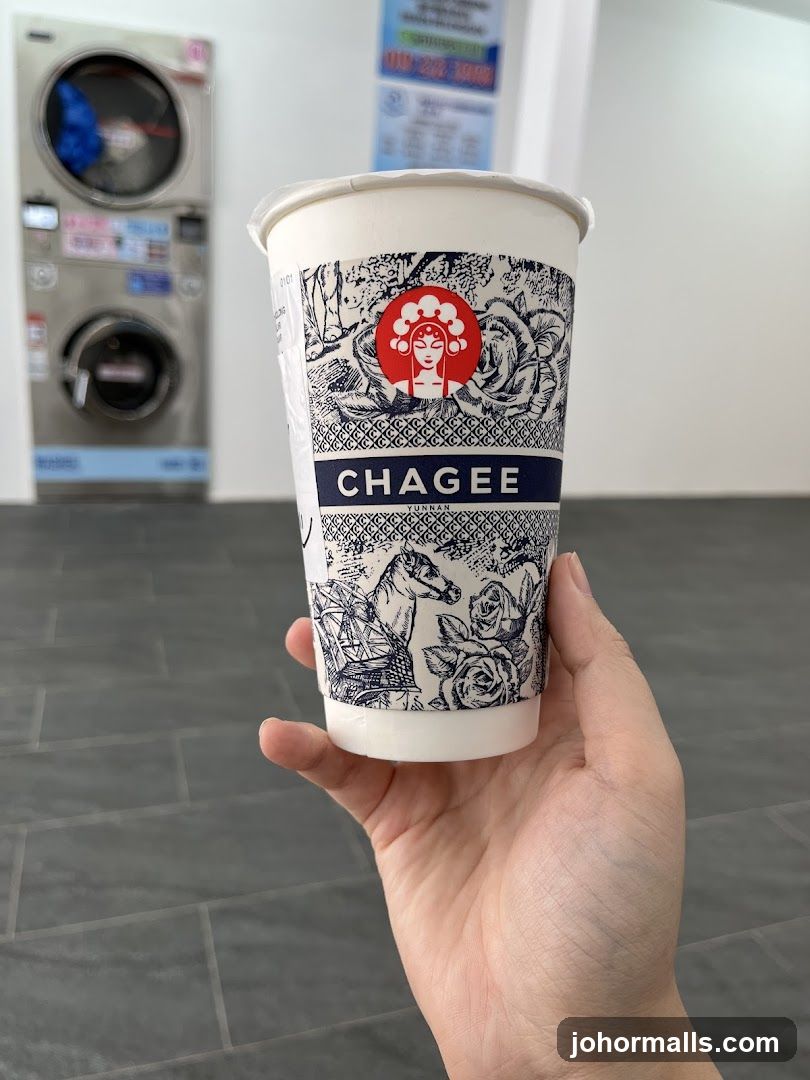 Hand holding Chagee cup