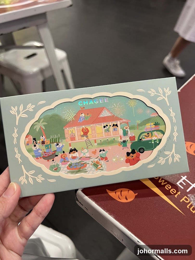 Hand holding CHAGEE product box