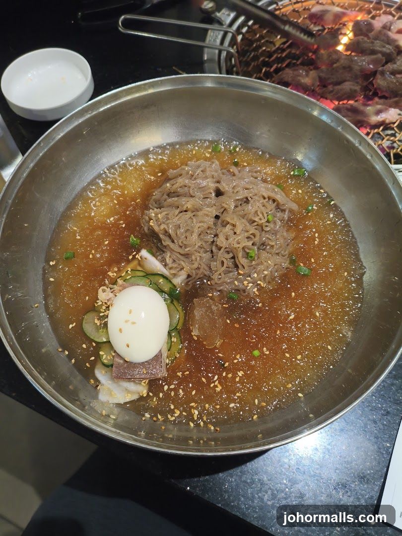 Grilled meat and noodle dish