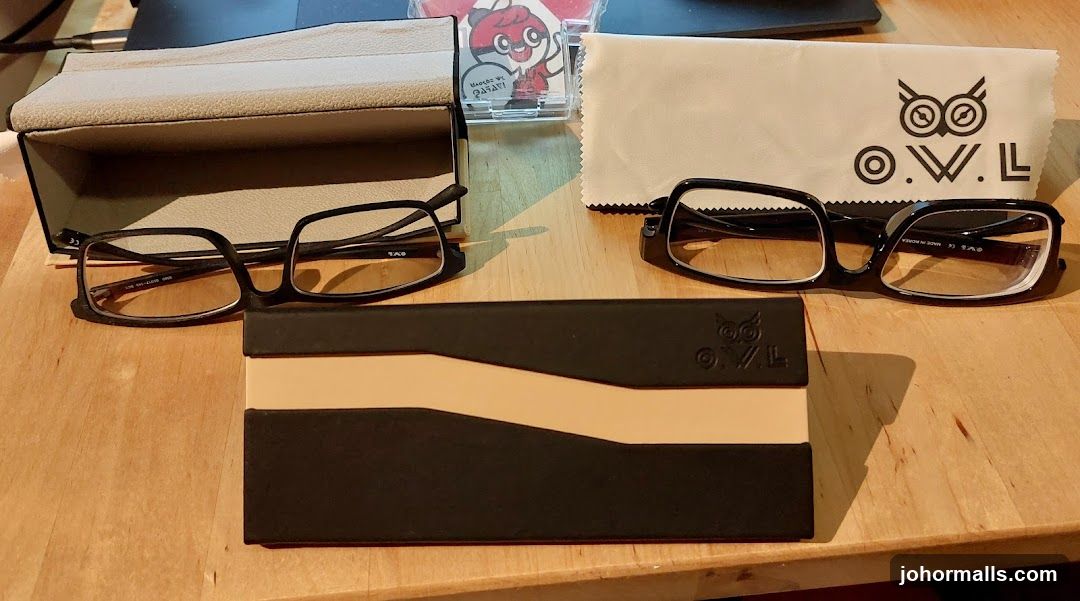 O.W.L. Eyewear Display