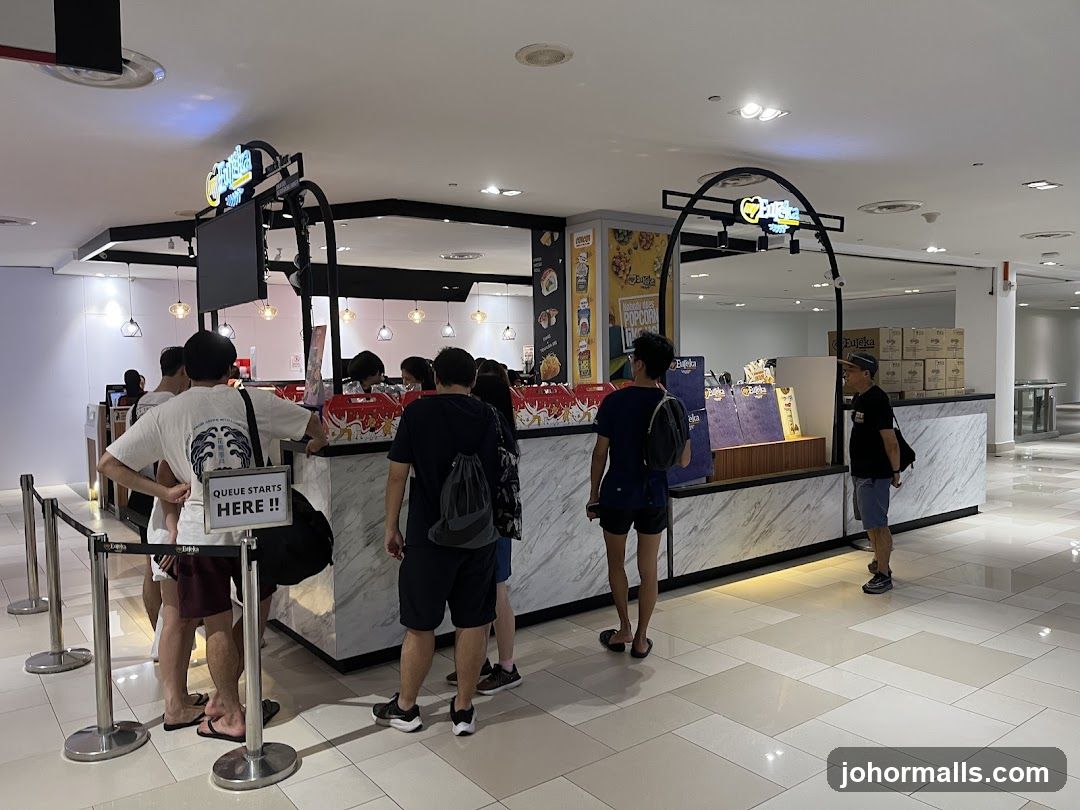 Popcorn Stand with a Queue