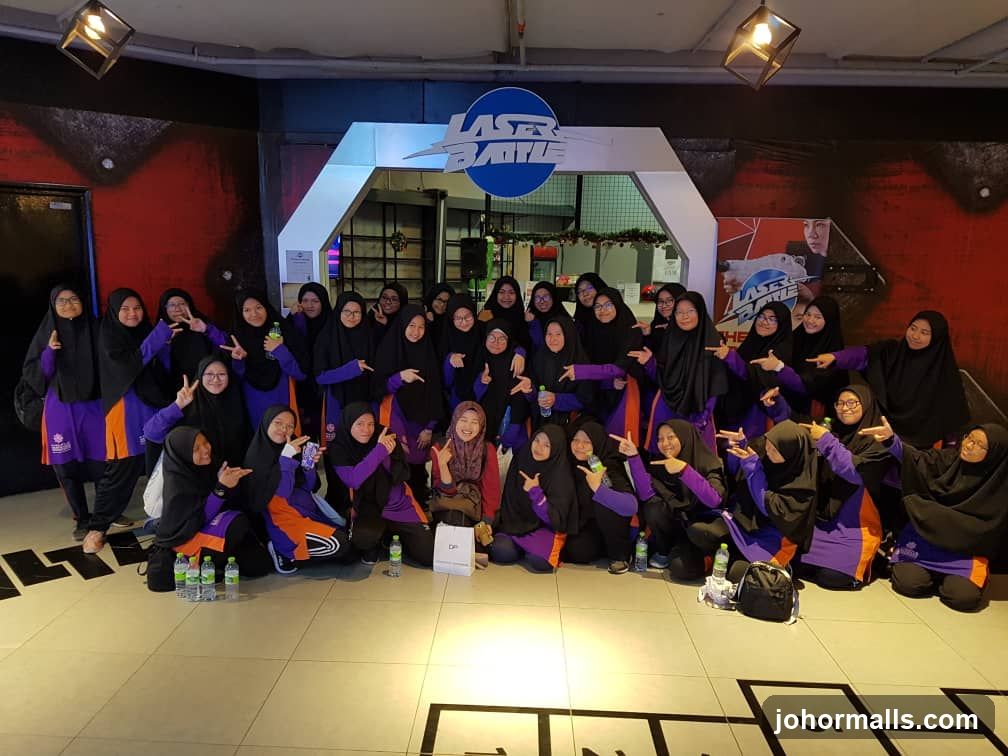 Group of young women posing in front of a Laser Battle entrance