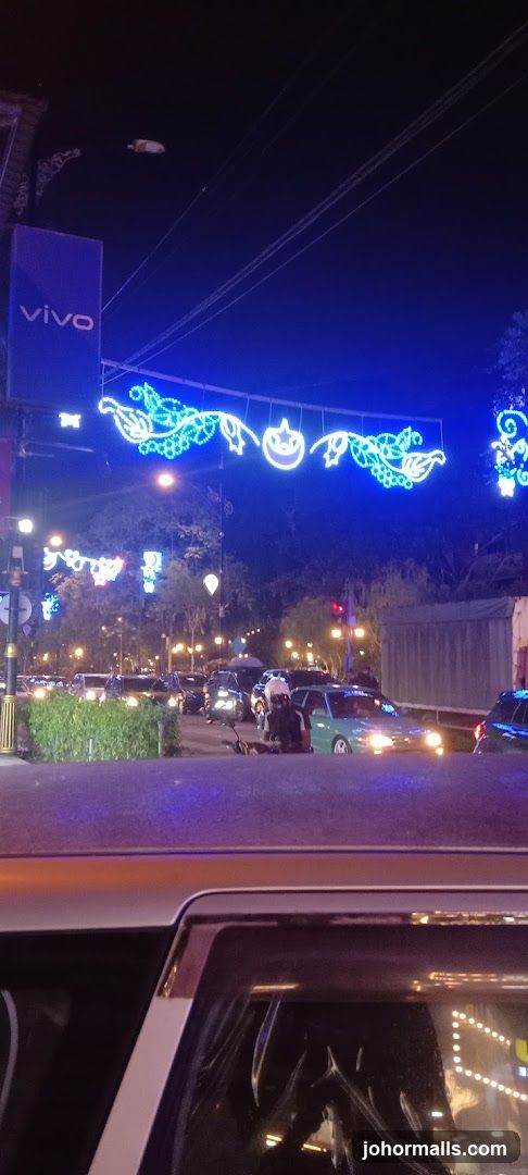 Street lights and traffic at night