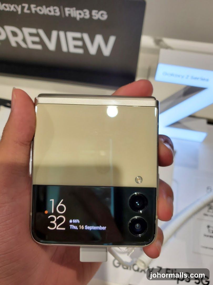 Samsung Galaxy Z Flip3 5G Preview