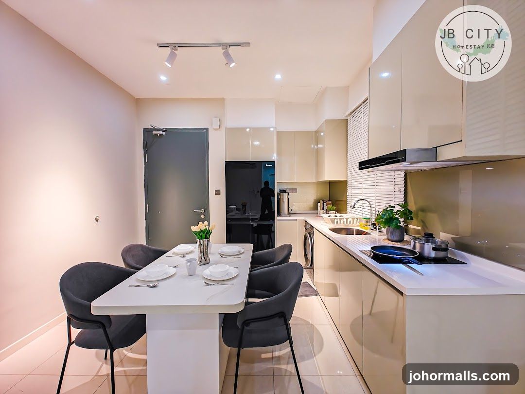 Modern Kitchen and Dining Area