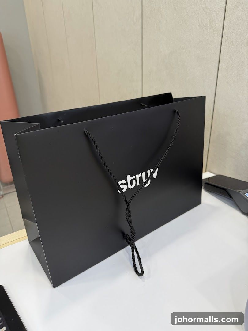 Black shopping bag with logo