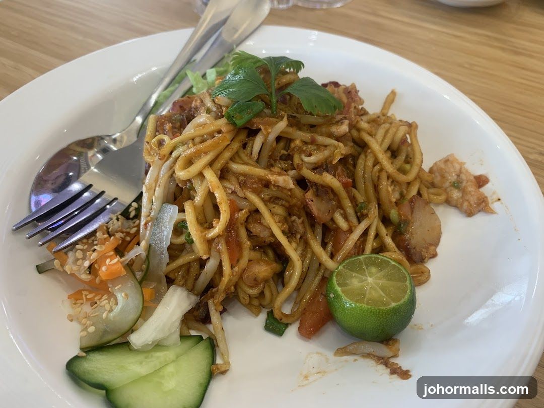 Noodles with Side Salad