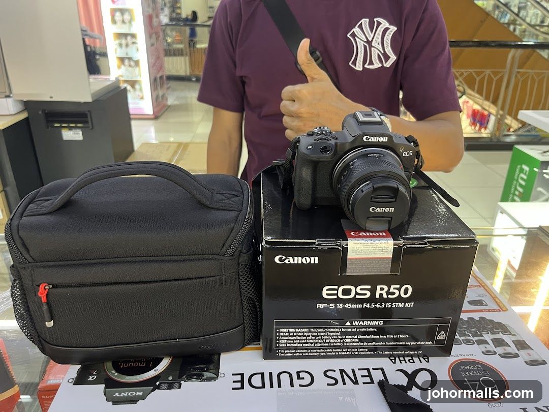 Canon EOS R50 Camera Kit