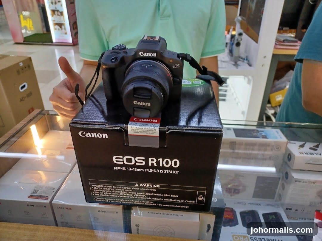 Canon EOS R100 Camera Kit