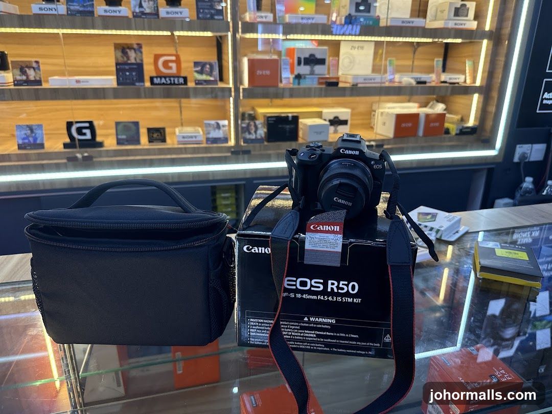 Canon EOS R50 Camera Kit