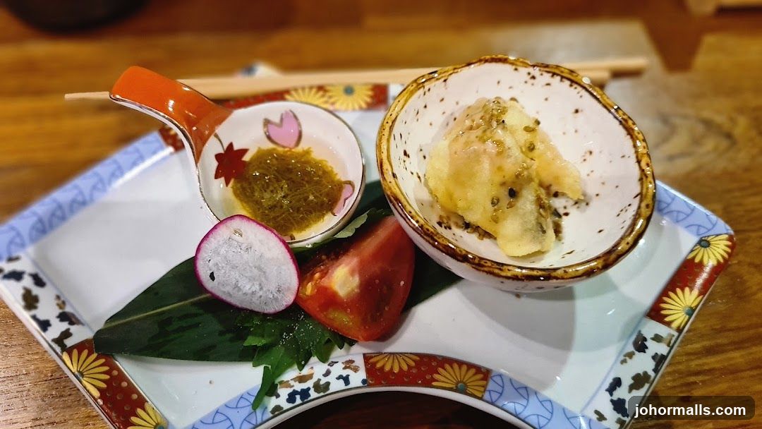 Appetizer with Seaweed Salad and Tempura