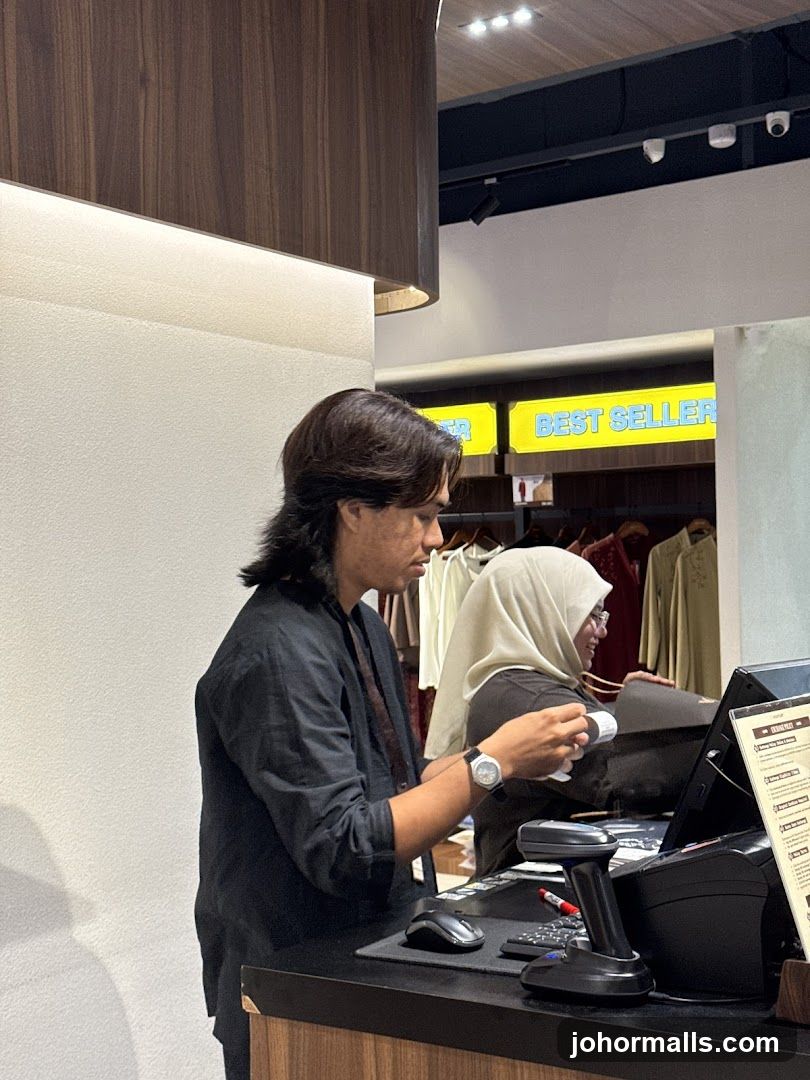 Cashier and customer at checkout