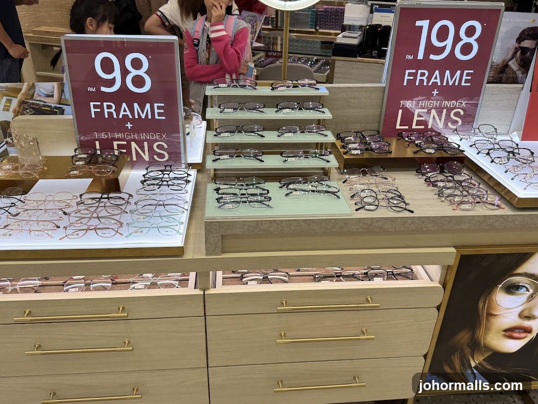 Eyeglasses Display
